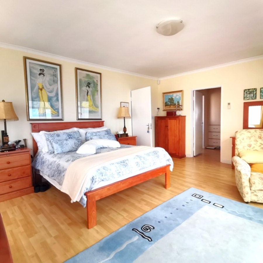 5 Bedroom Property for Sale in Sandbaai Western Cape